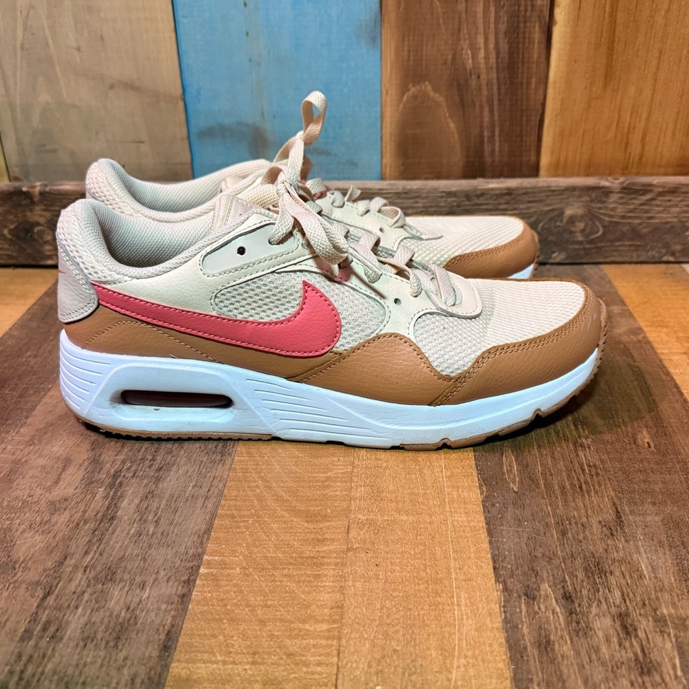 Nike Women's Sneakers Beige Pink Brown